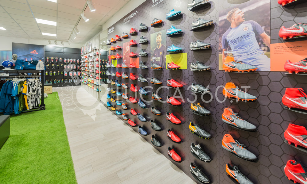 negozi di scarpe da calcio